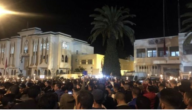 هزاران مراکشی به یاد ماهی‌فروش کشته شده شمع روشن کردند 